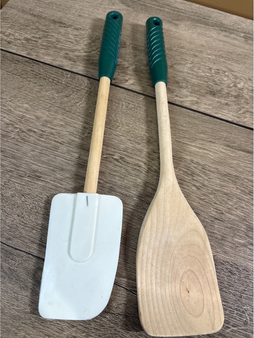 Set of 2 Kitchen Utensils with Wooden Handles and Silicone/Plastic Heads